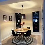 Piso En El Centro De Recien Reformado. *